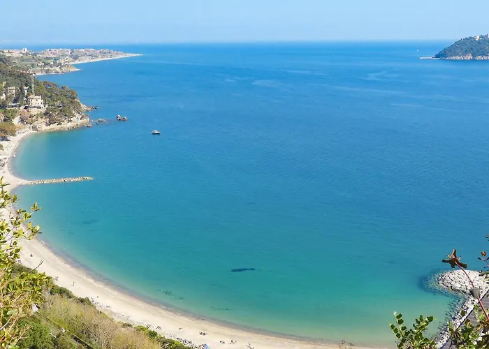 In D'albenga 펜션 *